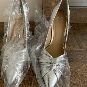 Brand New Marc Fisher shoes size 6 metalic/silver